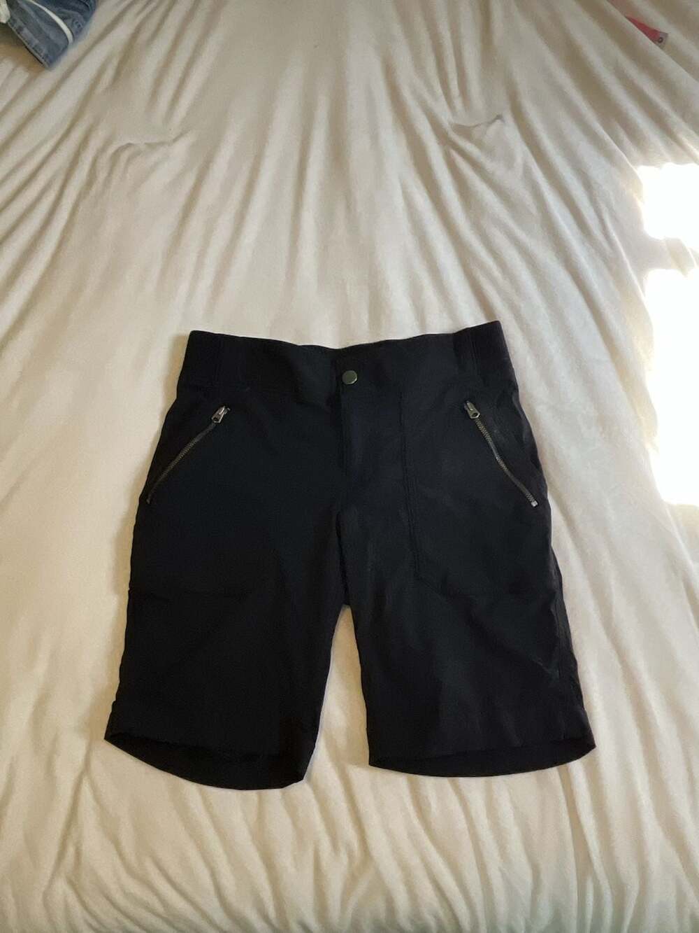 Athleta Women's Black Zip Pocket Athletic Shorts Size 4